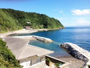 新休憩所前と奥に日崎休憩所